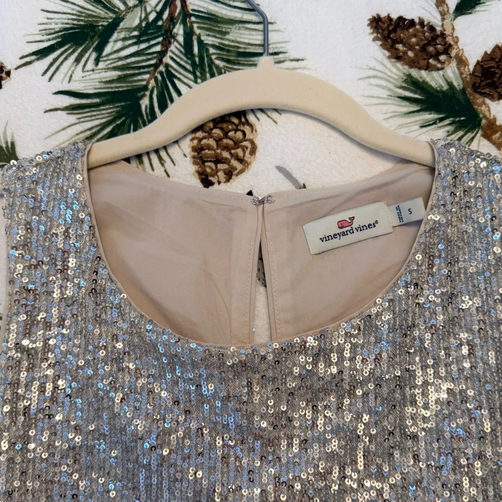NWOT Vineyard Vines Silver Sequin Peplum Top! ✨ - Picture 3 of 5